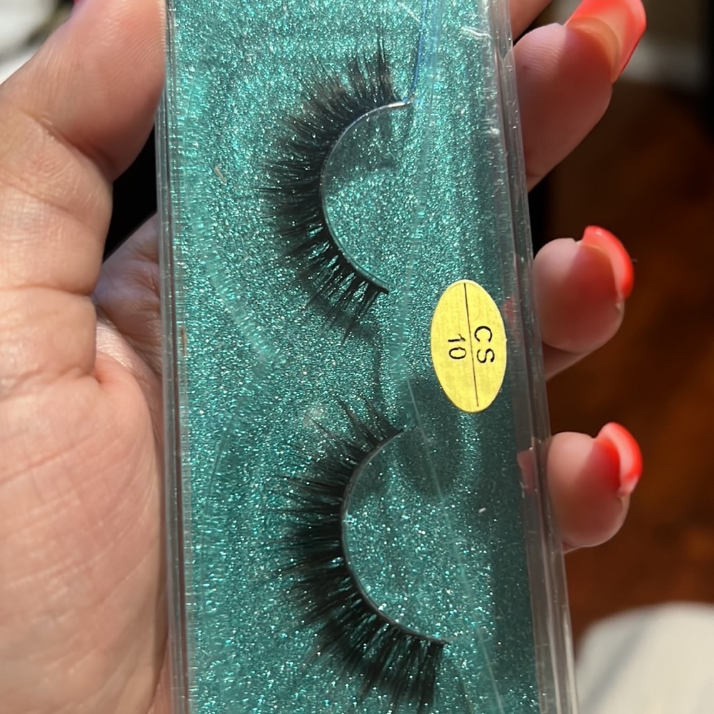 Eyelashes - Picture 2 of 3